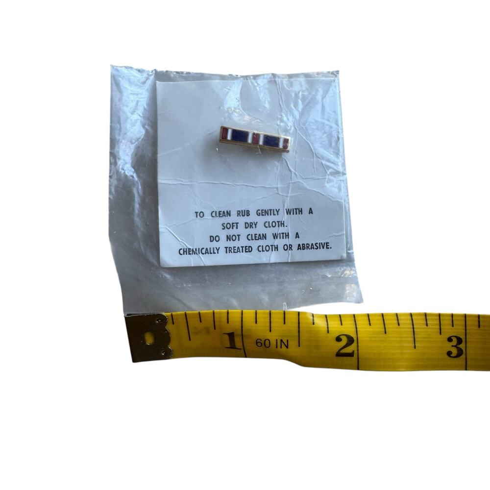 Vintage *NEW* Air Force Outstanding Unit Award Pin Red White Blue 1985 Military - Picture 3 of 3